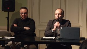 Представянето на каталога: вляво - гл. ас. д-р Божидар Първанов (и.д. зам.- директор наИЕФЕМ-БАН ) и вдясно - гл. ас. д-р Илия Вълев (ръководител на отдел „Експозиции“ кък Националния етнографски музей).